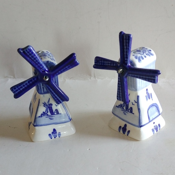 DUTCH MILL SET SALT PEPPER SHAKERS HAND PAINTED PORCELAIN HALLMARK - Picture 1 of 7